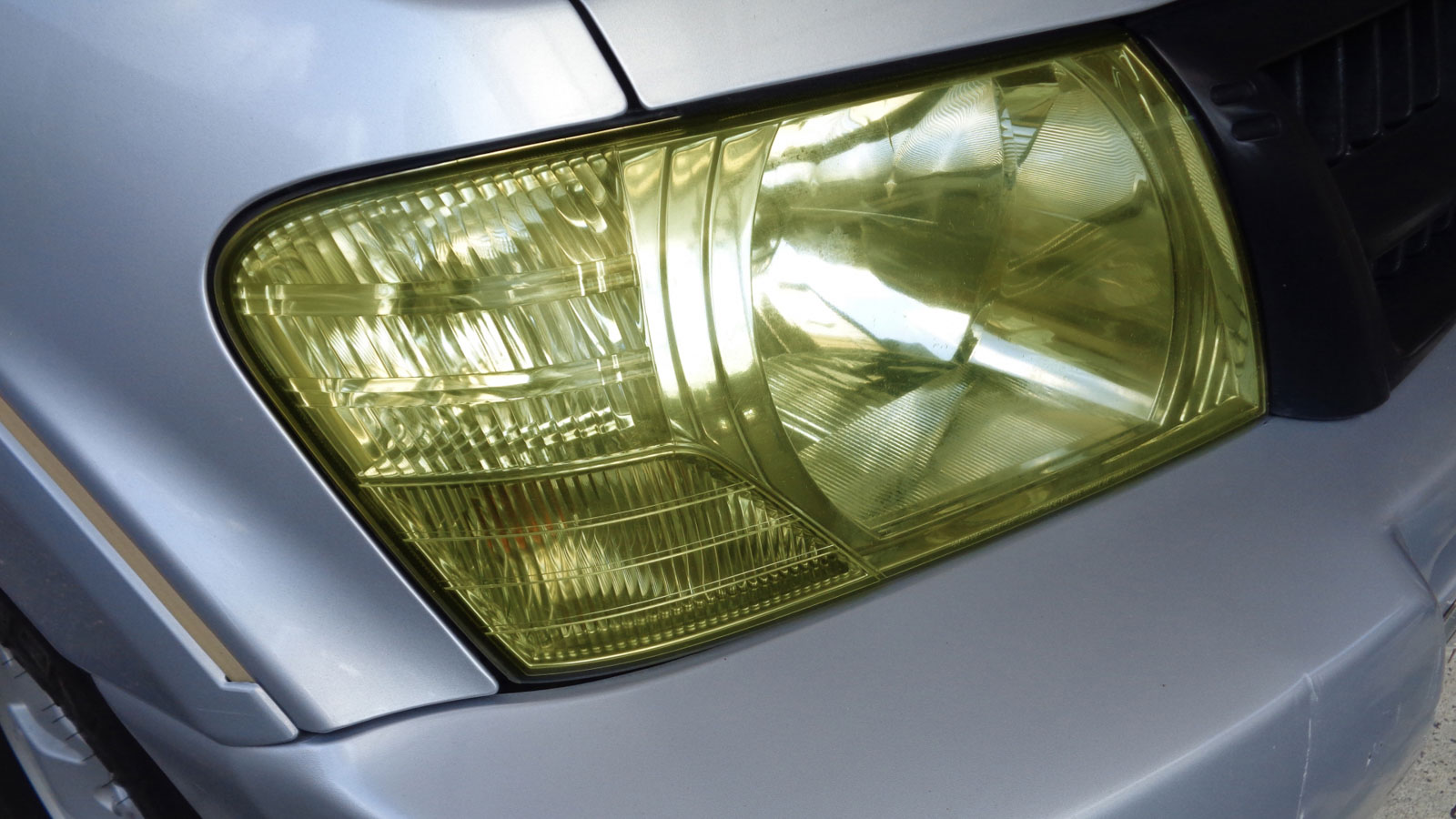 ヘッドライトの黄ばみとり